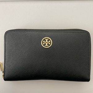 Tory Burch Robinson Zip Wallet
